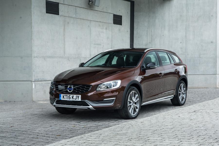  Volvo V60 D3 Cross Country 2015 года  (UK) (фото 22 из 22)